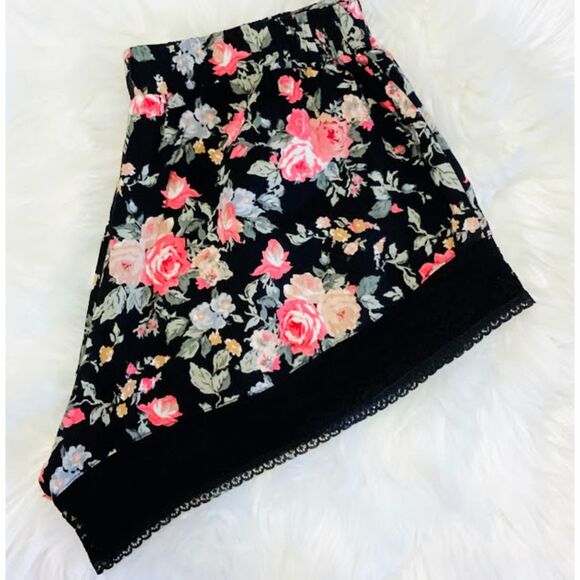 Urban Outfitters Band of Gypsies Floral Botanical Lace Shorts XS - Picture 4 of 9